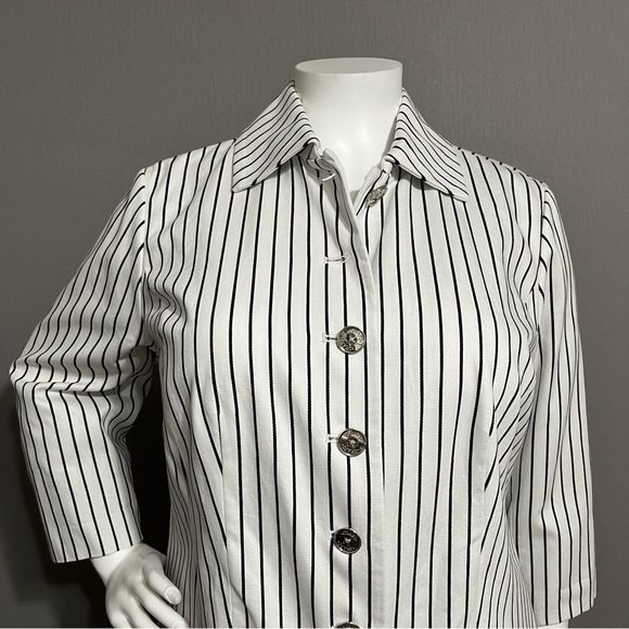 ⭐️Chaps White & Black Striped 100% Cotton Button Front Blazer / Jacket S… - Picture 3 of 9